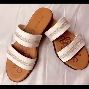 NEW, size 7 white sandals with clear rhinestones